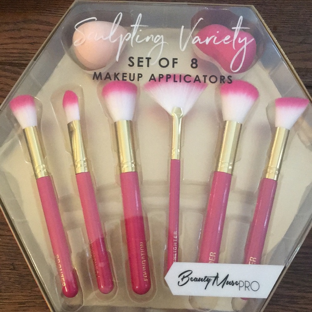 NWT make up brushes